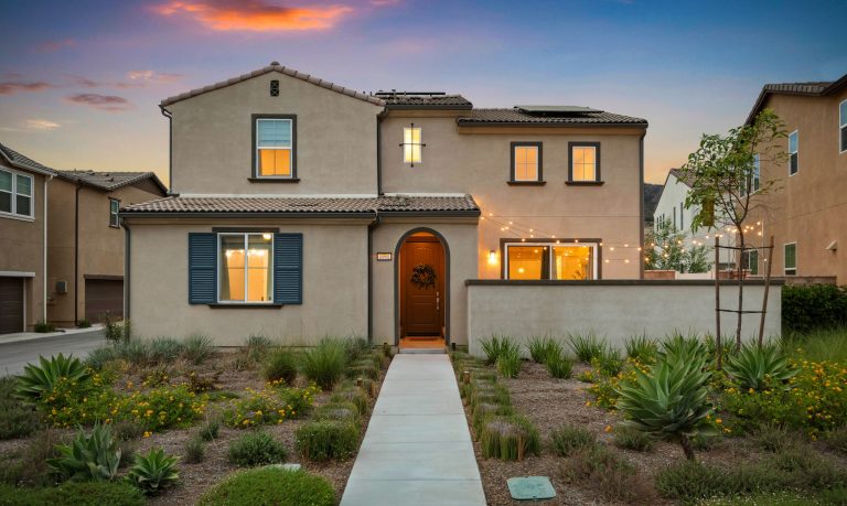 01 - Street View (twilight)