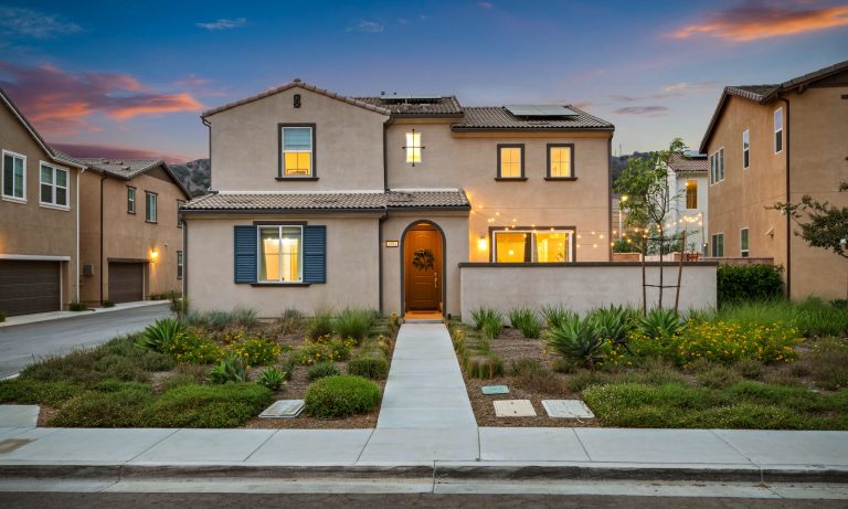 02 - Street View (twilight)