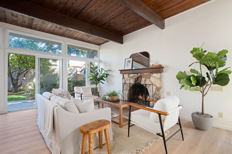 04 - Living Room