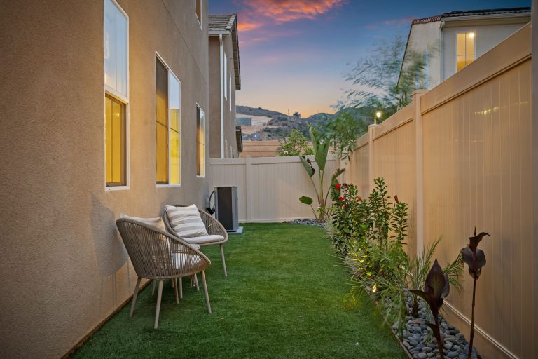 04 - Side Yard (twilight)