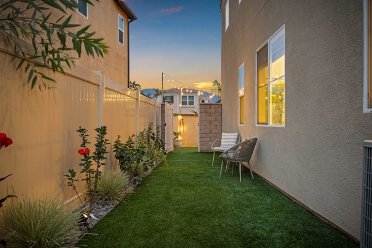 05 - Side Yard (twilight)