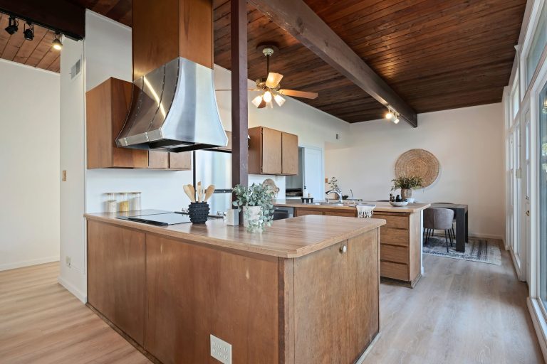 09 - Kitchen