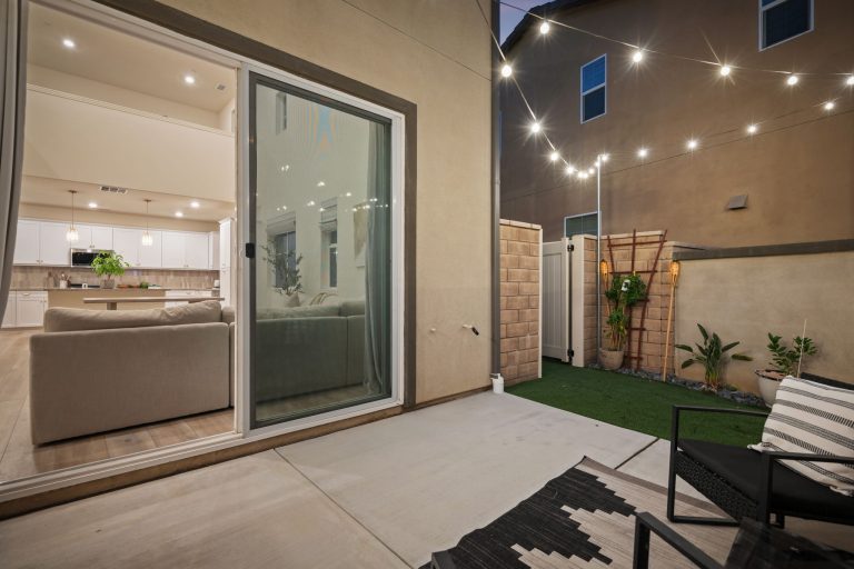 09 - Patio (twilight)