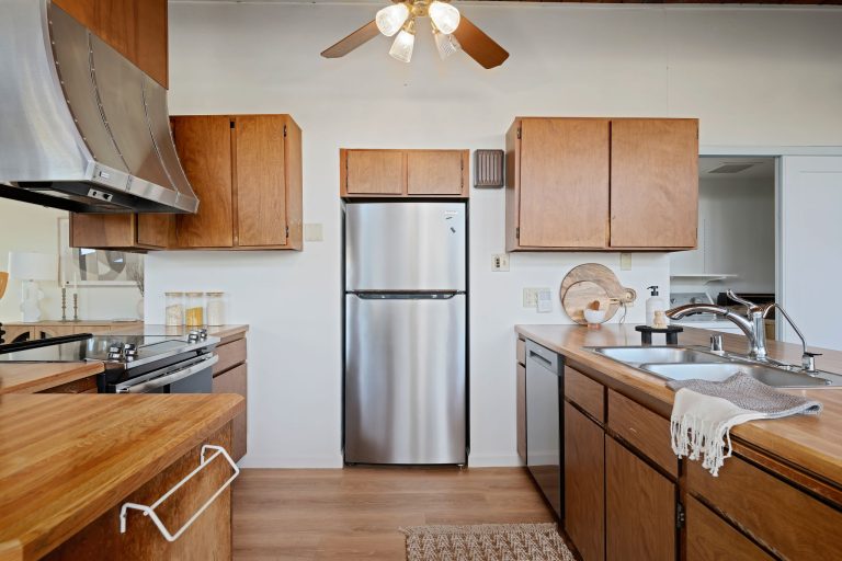10 - Kitchen