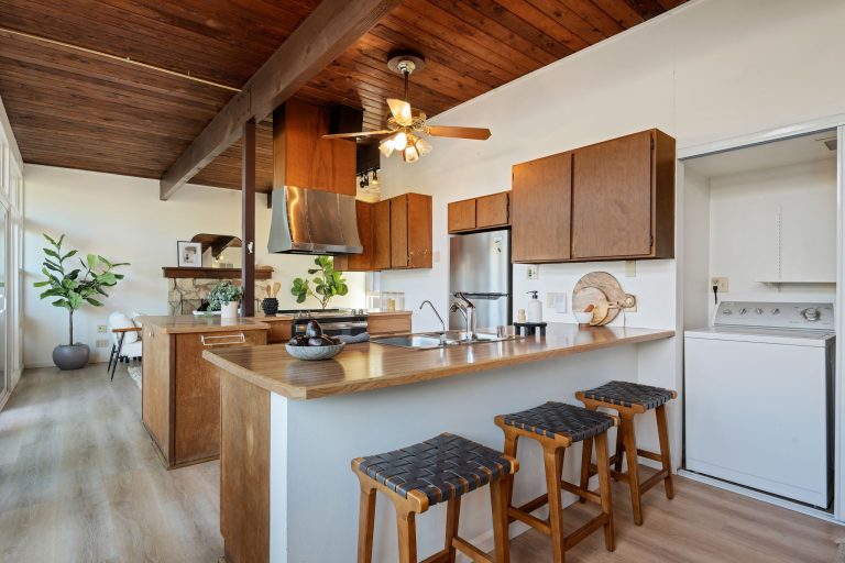 11 - Kitchen