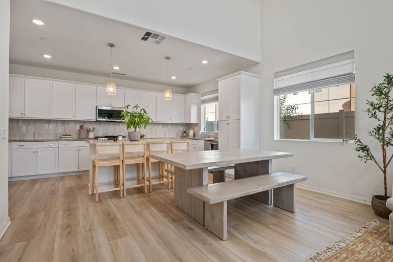 15 - Dining - Kitchen