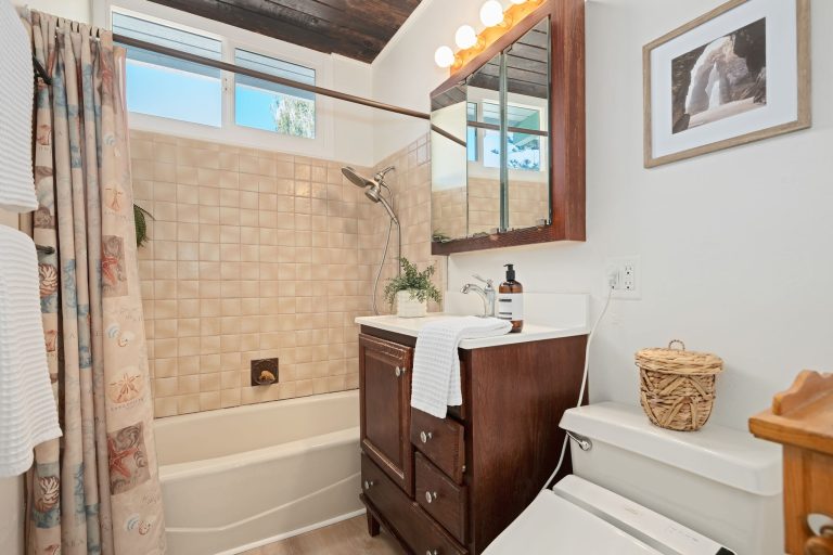 20 - Bathroom