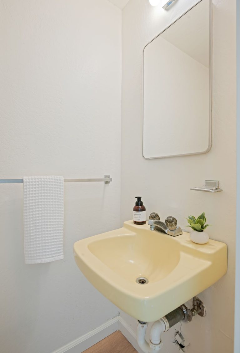 22 - Powder Room